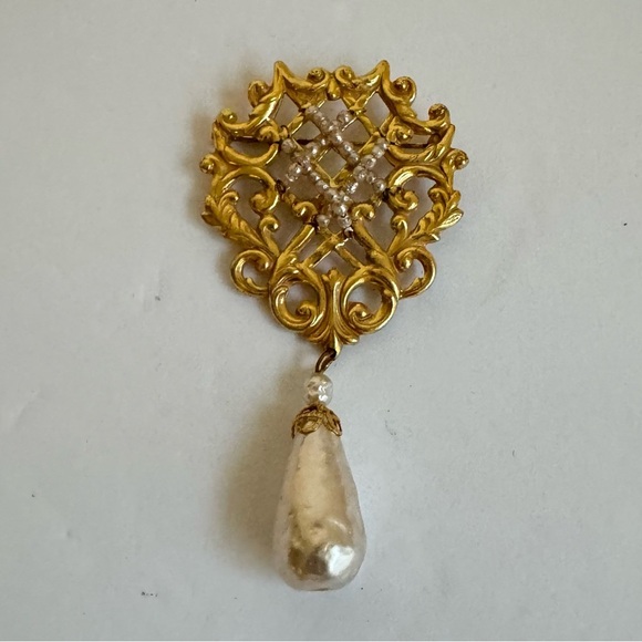 Vintage Gold Crest Brooch Pear Baroque Pearl Drop Designer Miriam Haskell Pin - Picture 6 of 9